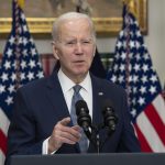 El presidente de los Estados Unidos, Joe Biden, fue registrado este lunes, 13 de marzo, durante una alocución acerca del colapso del banco Silicon Valley, en la Casa Blanca, en Washington DC (EE.UU.). EFE/Chris Kleponis/Pool
