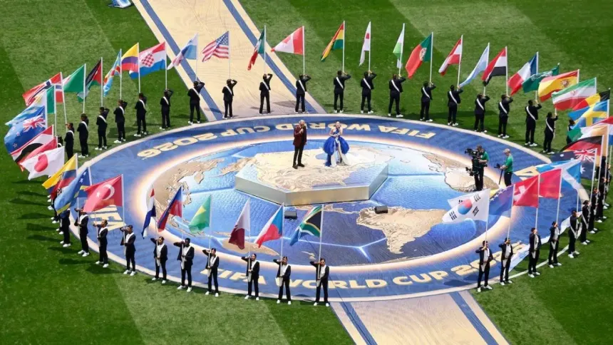 La fase de grupos de la Copa Mundial de la FIFA 2026 llegó a su fin y quedaron definidos los 32 equipos que disputarán los dieciseisavos de final, primera ronda de eliminación directa en la historia del torneo bajo el nuevo formato de 48 selecciones.