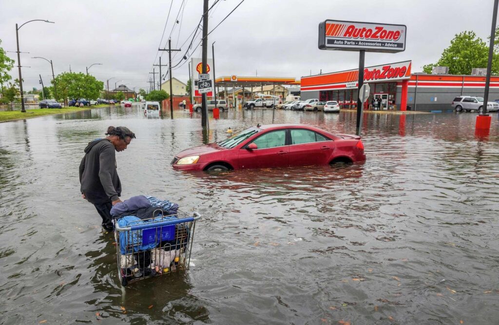 Fallas en estaciones de bombeo agravan inundaciones en varios sectores de Nueva Orleans