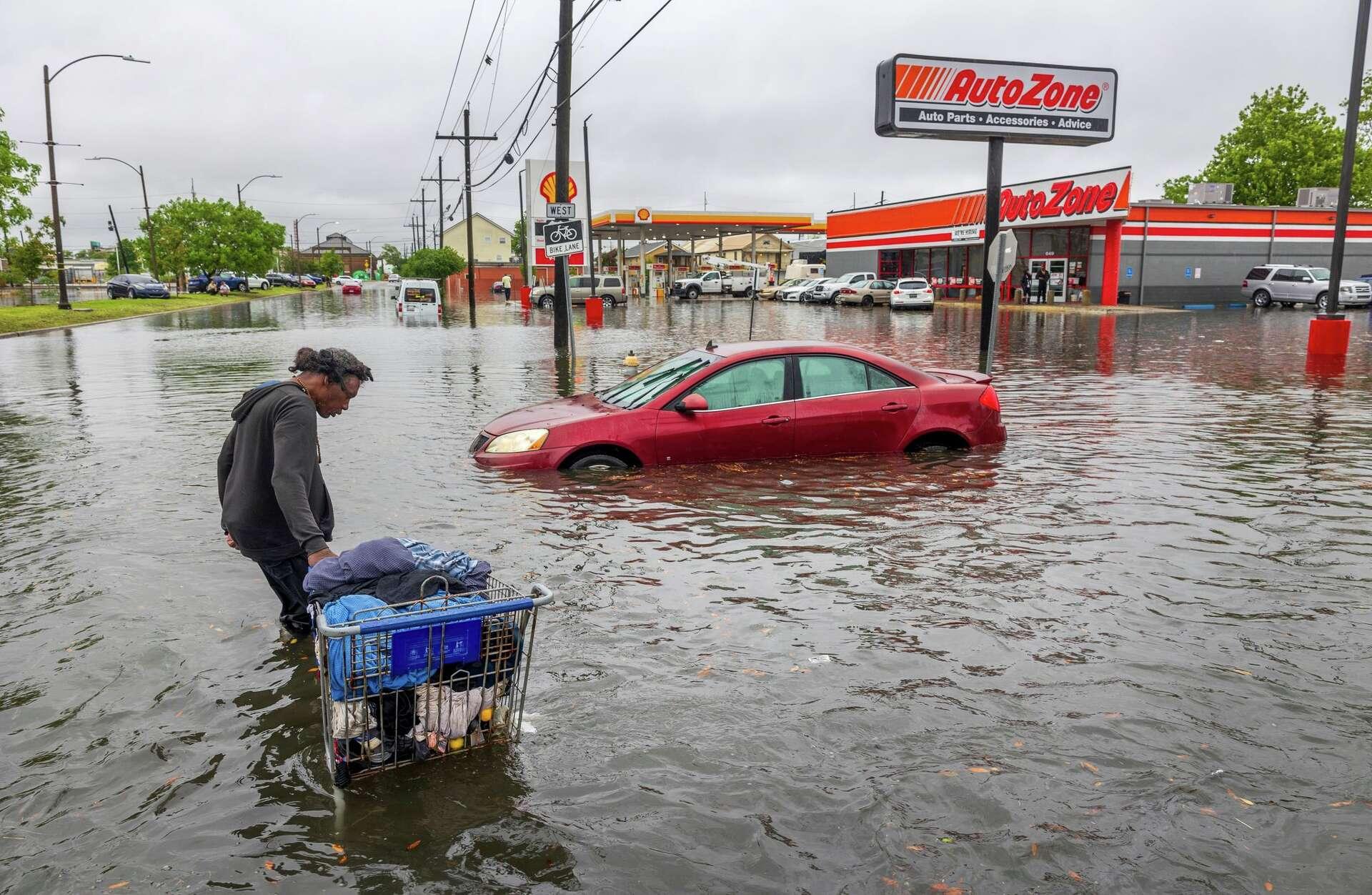 Fallas en estaciones de bombeo agravan inundaciones en varios sectores de Nueva Orleans