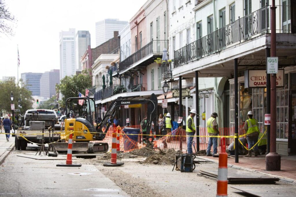 Cierran otro tramo de Decatur Street mientras avanzan las obras de agua en Nueva Orleans