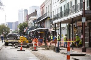 Cierran otro tramo de Decatur Street mientras avanzan las obras de agua en Nueva Orleans