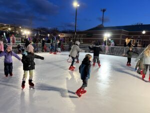 Jefferson Parish destina $50,000 a una pista de patinaje sintética para Navidad