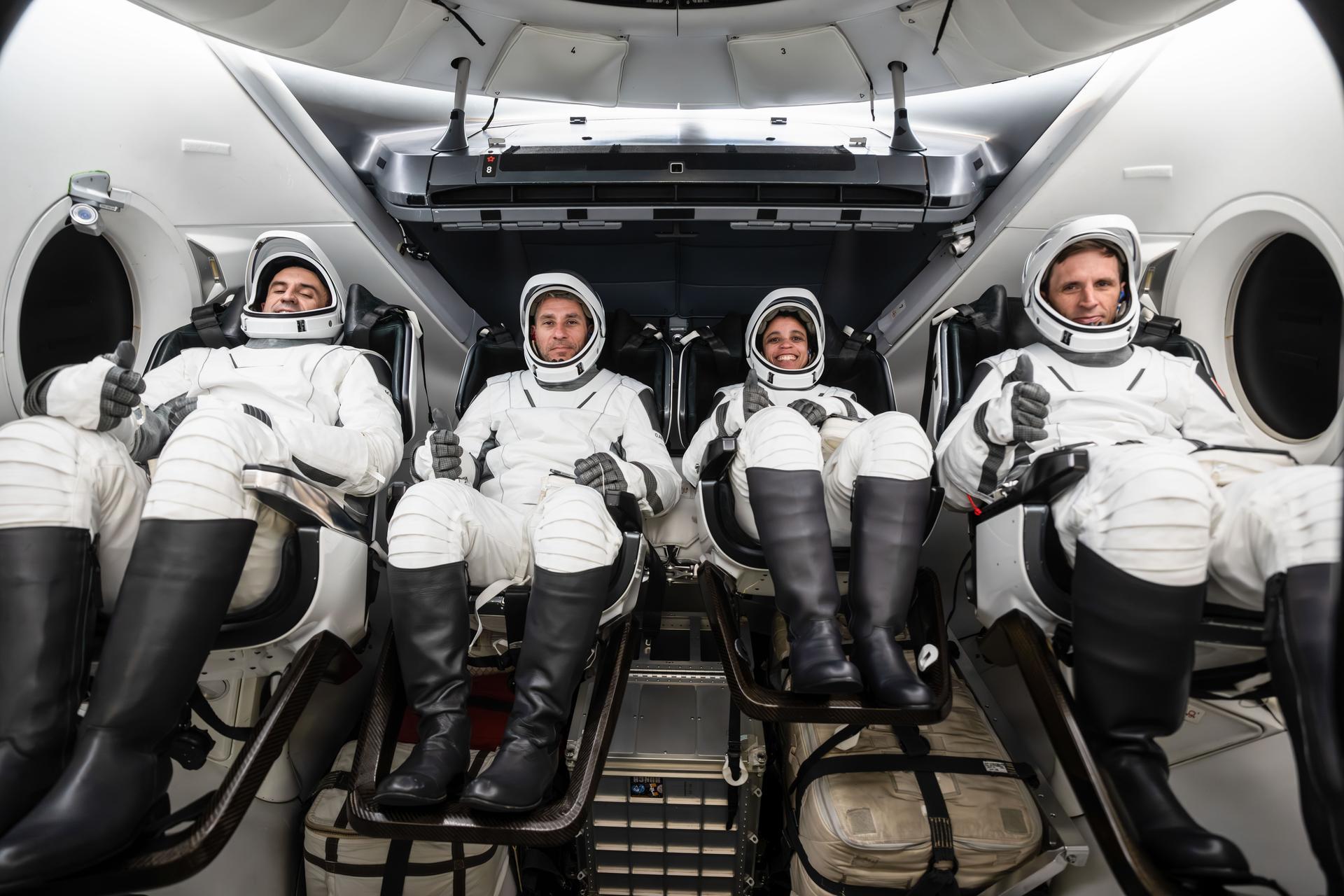 SpaceX lleva a cuatro astronautas a la Estación Espacial Internacional